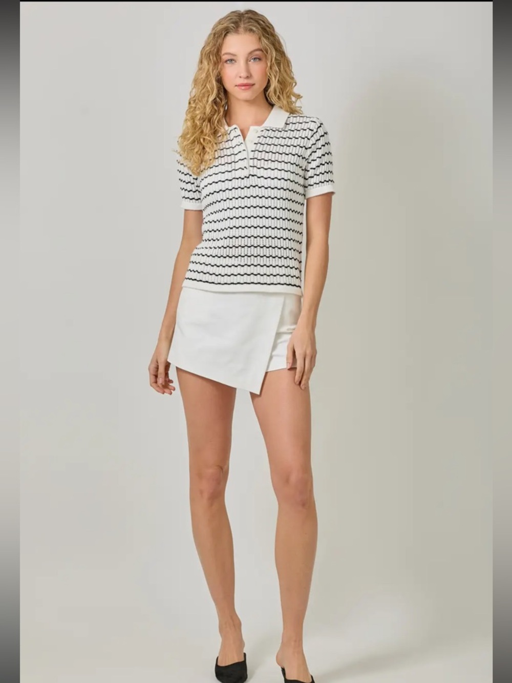 2003. Striped Knit short sleeve collared summer sweater white and black